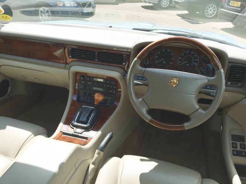 JAGUAR XJ6