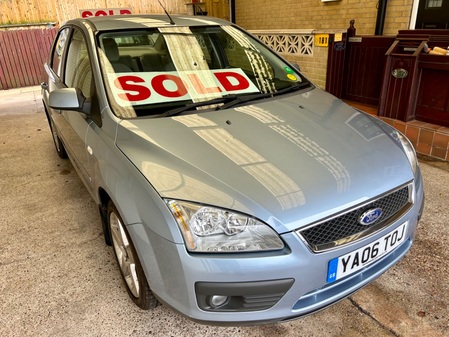 FORD FOCUS 2.0 GHIA 2.0 AUTOMATIC **ONLY 32,000 MILES FROM NEW**VERY RARE AUTOMATIC**